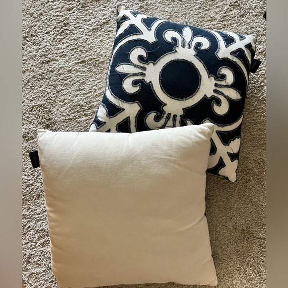 Couch pillows - Picture 2 of 2
